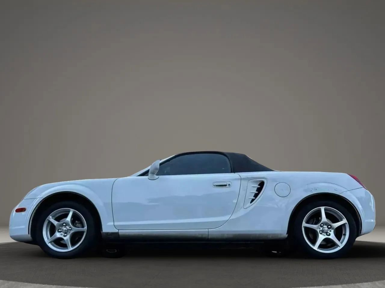 Used 2005 Toyota MR2 image 7