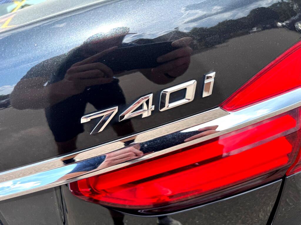 Used 2017 BMW 740i xDrive image 18