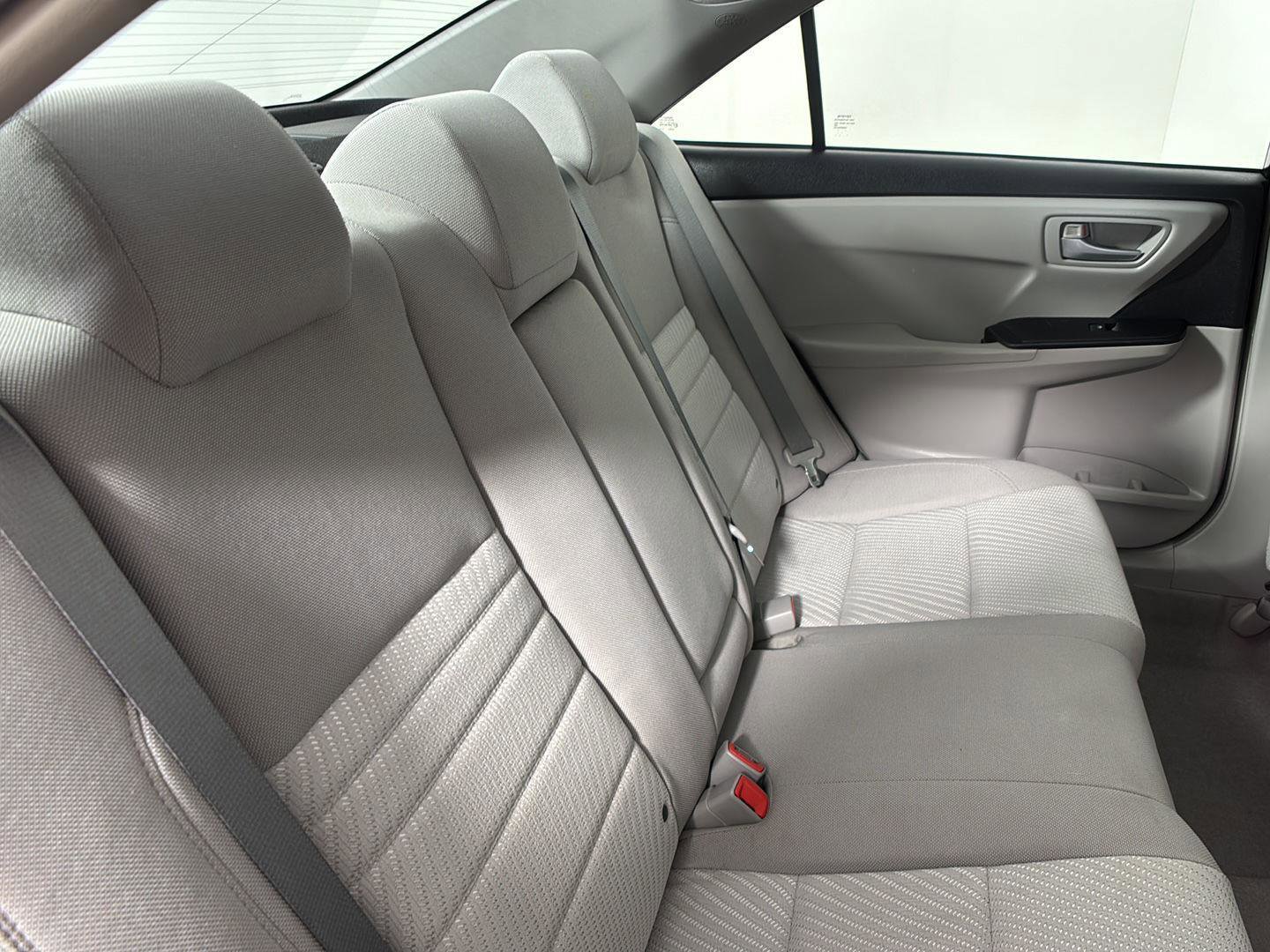 Used 2015 Toyota Camry LE FWD image 18