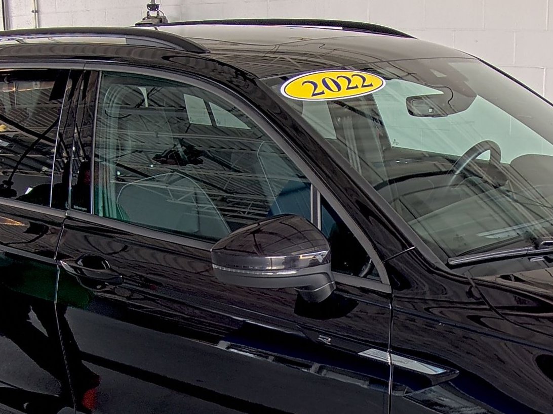 Used 2022 Volkswagen Tiguan SE R-Line image 16