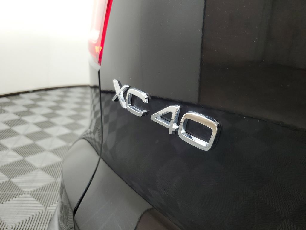 Certified 2025 Volvo XC40 B5 Plus image 10