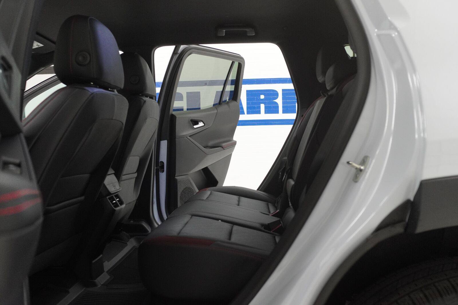 New 2027 Chevrolet Equinox RS w/ LPO, Floor Liner Package FWD image 23
