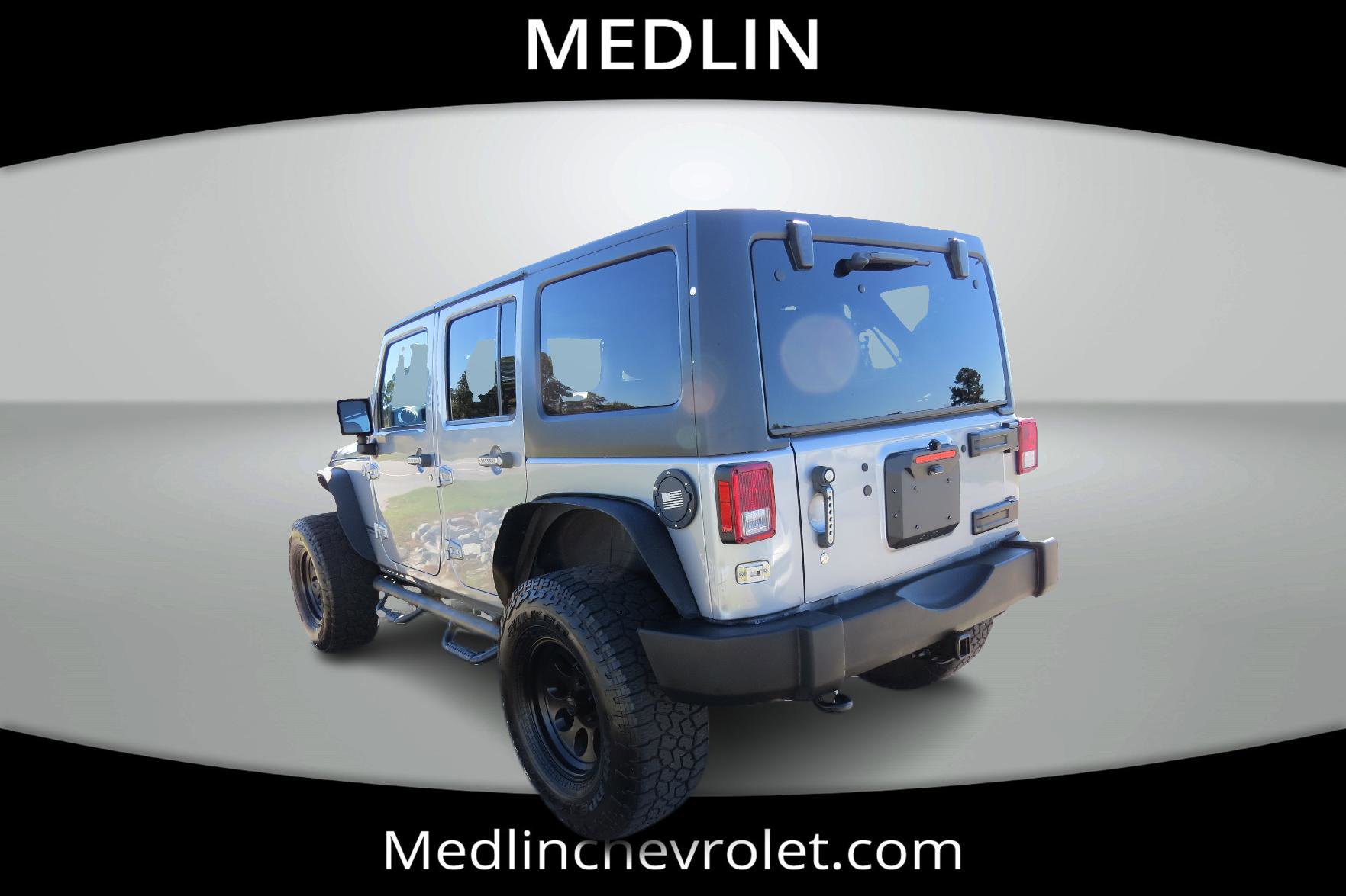 Used 2015 Jeep Wrangler Unlimited Rubicon w/ Connectivity Group image 5