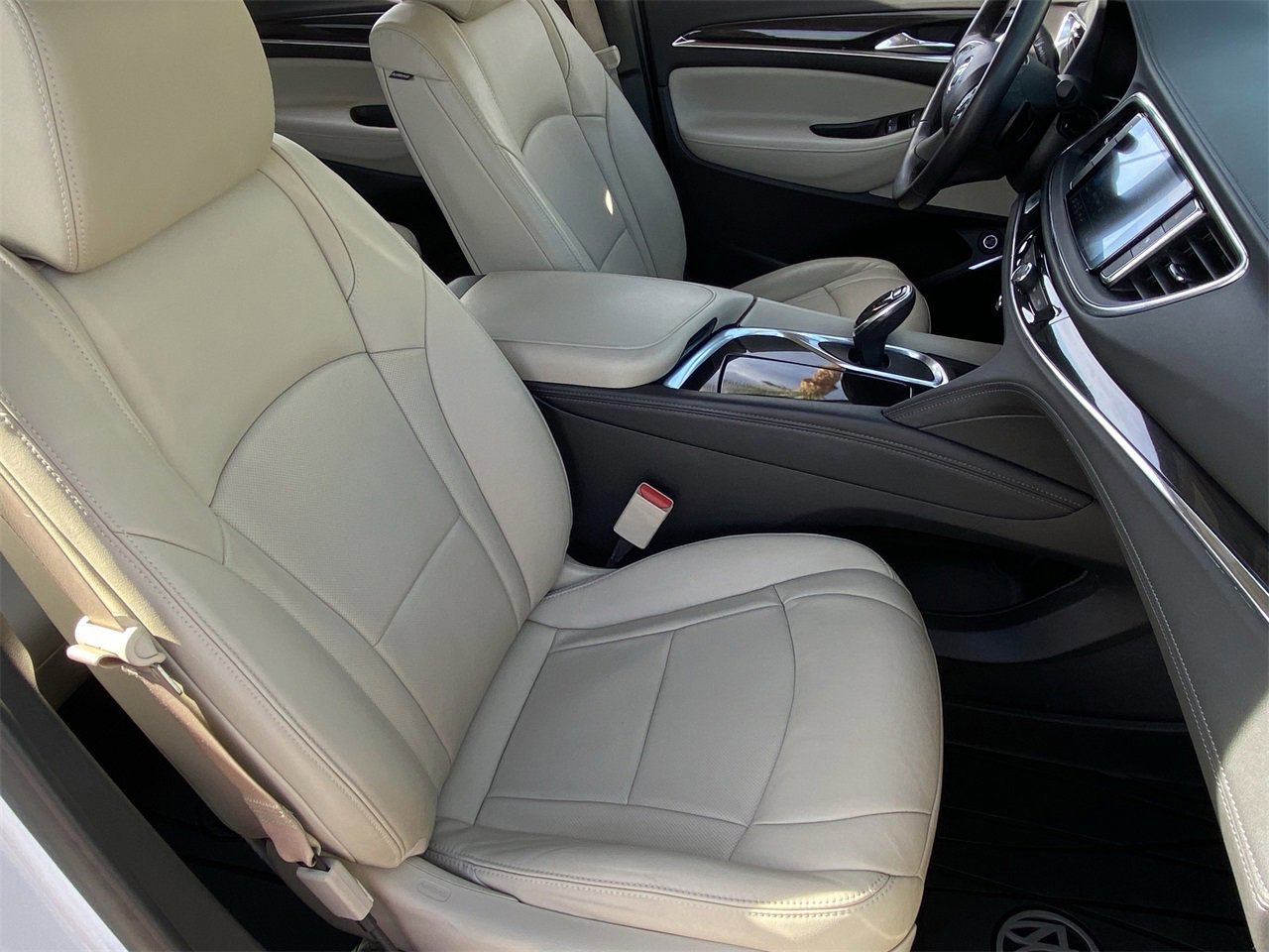 Used 2020 Buick Enclave Essence w/ Sound and Sites Package image 10