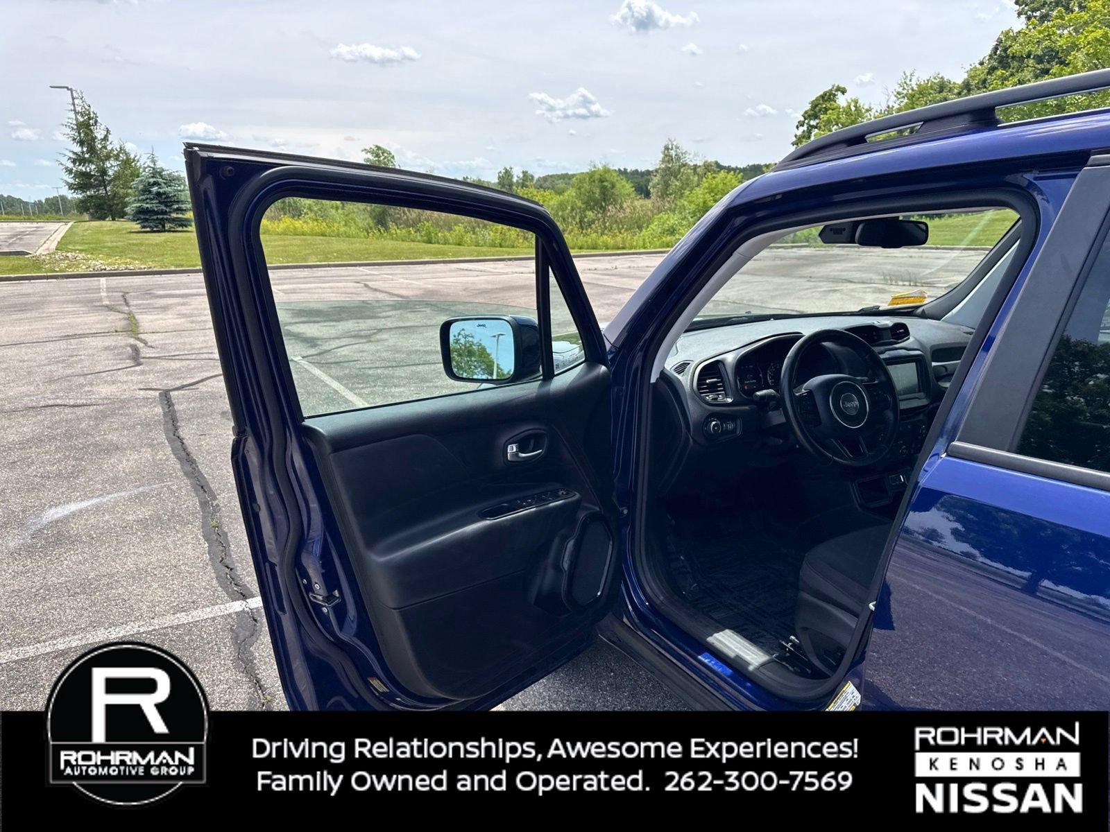 Used 2018 Jeep Renegade Altitude w/ Cold Weather Group FWD image 11