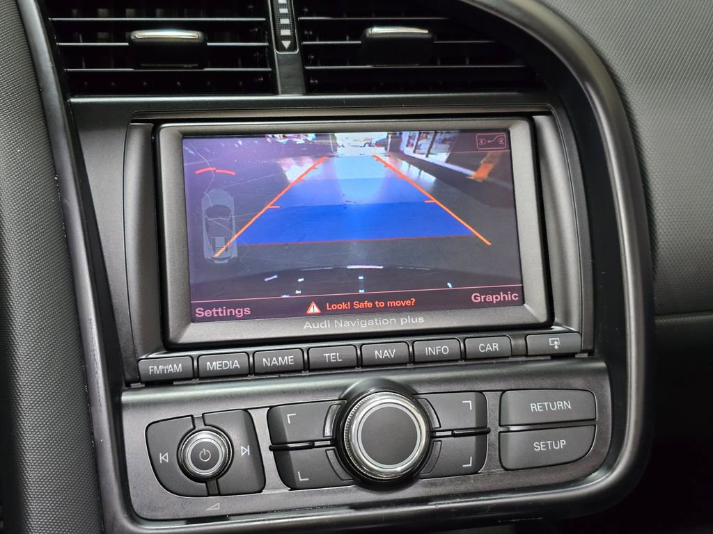 Used 2011 Audi R8 V8 w/ Convenience Pkg image 12