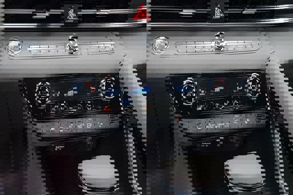 Used 2023 Hyundai Elantra SEL w/ Convenience Package image 20