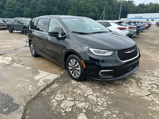 Used 2023 Chrysler Pacifica Touring-L FWD image 12
