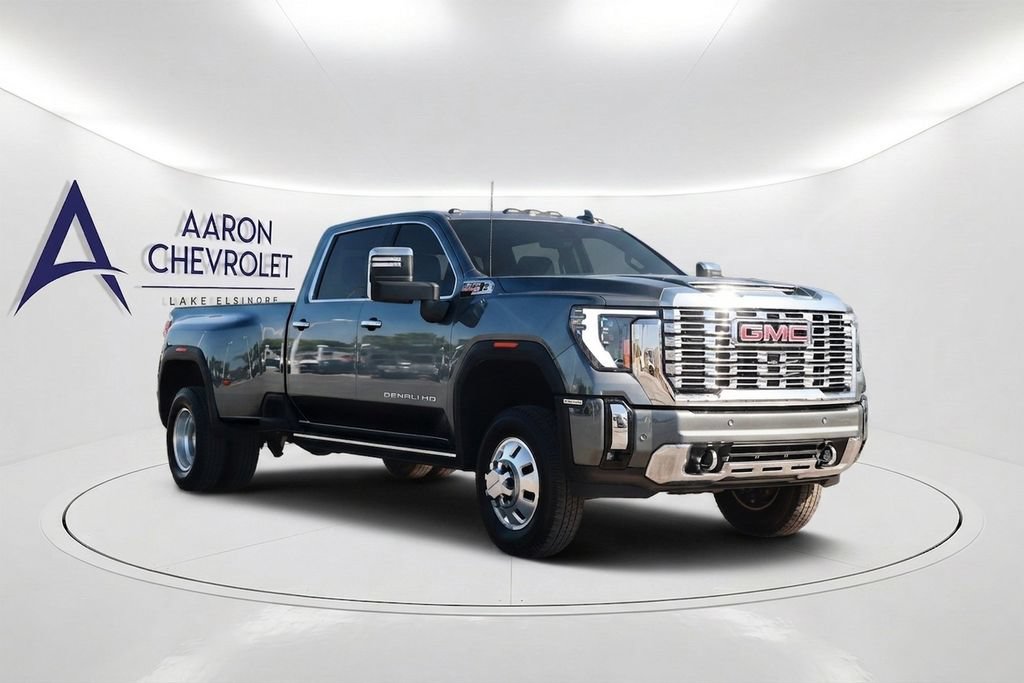 Used 2025 GMC Sierra 3500 Denali w/ Denali Reserve Package AWD/4WD image 3