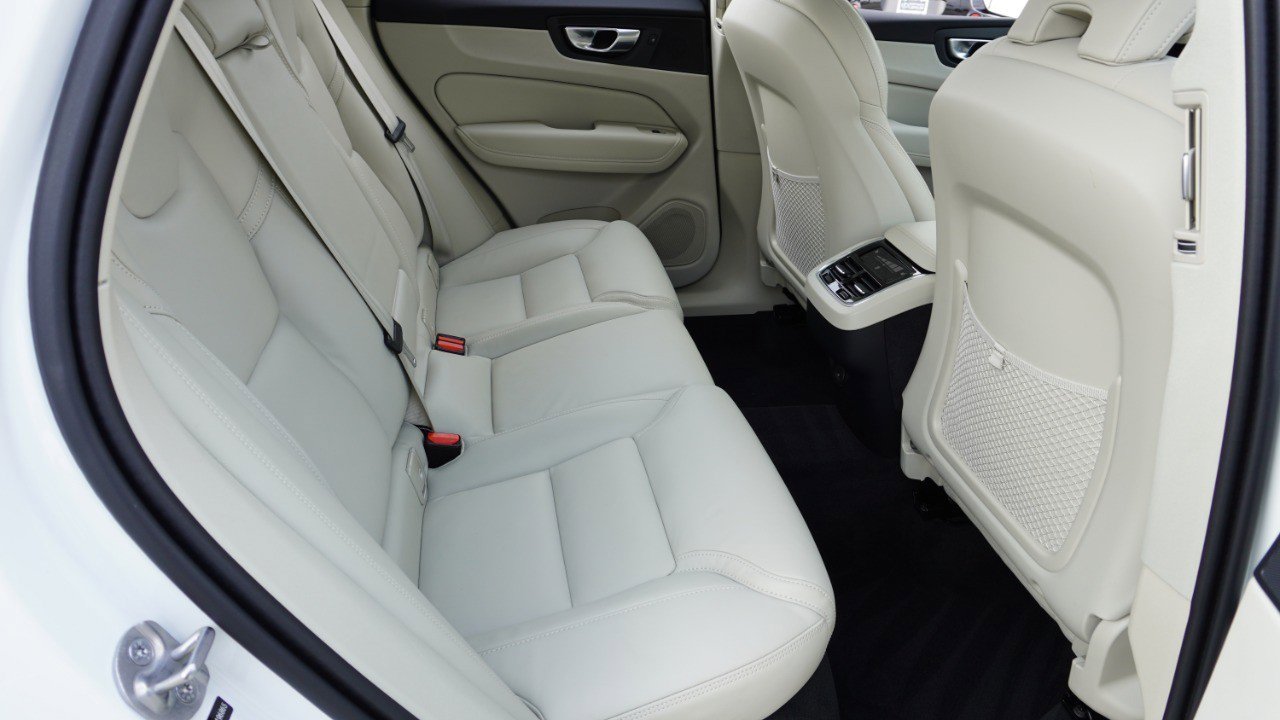 Used 2025 Volvo XC60 B5 Ultra w/ Protection Package Premier image 32