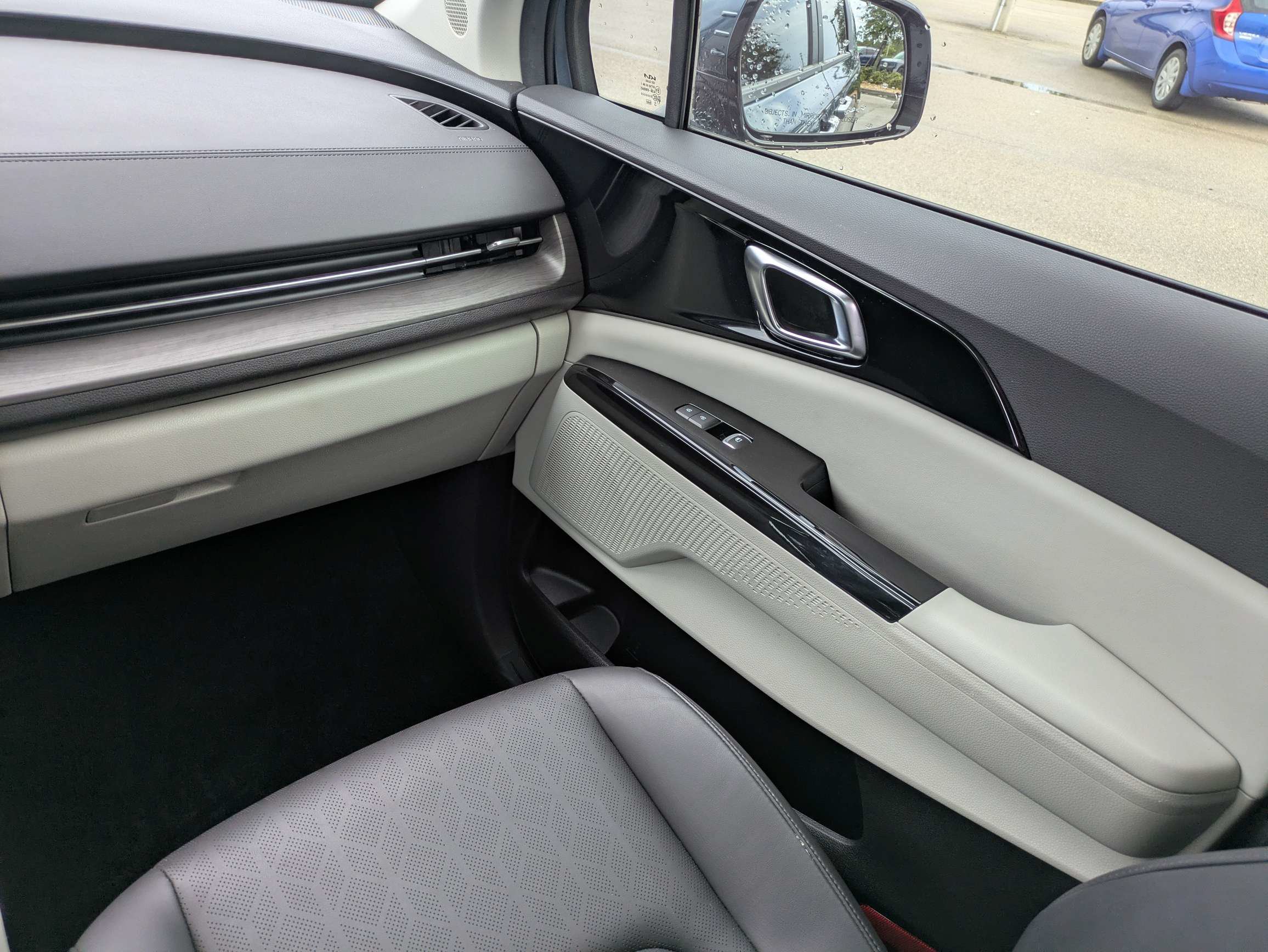 Certified 2024 Kia Carnival EX FWD image 16