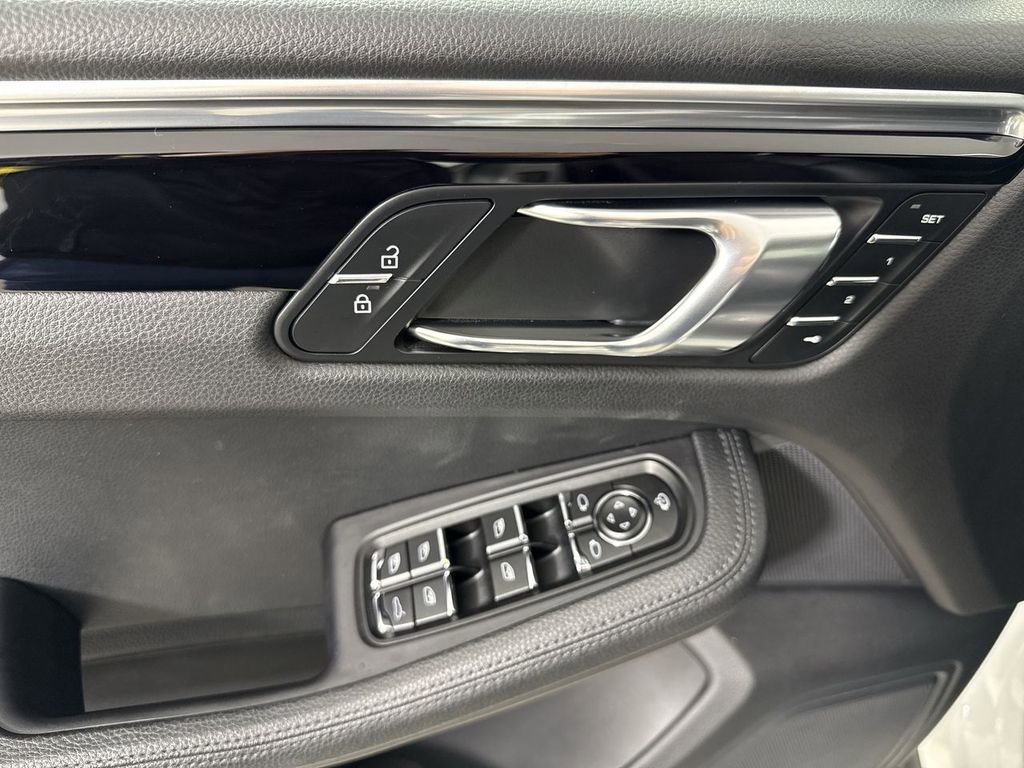 Certified 2023 Porsche Macan Turbo image 34