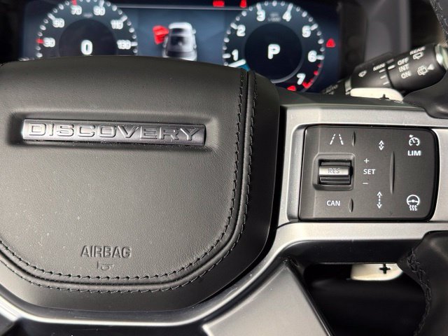 Used 2025 Land Rover Discovery Metropolitan Edition AWD/4WD image 34
