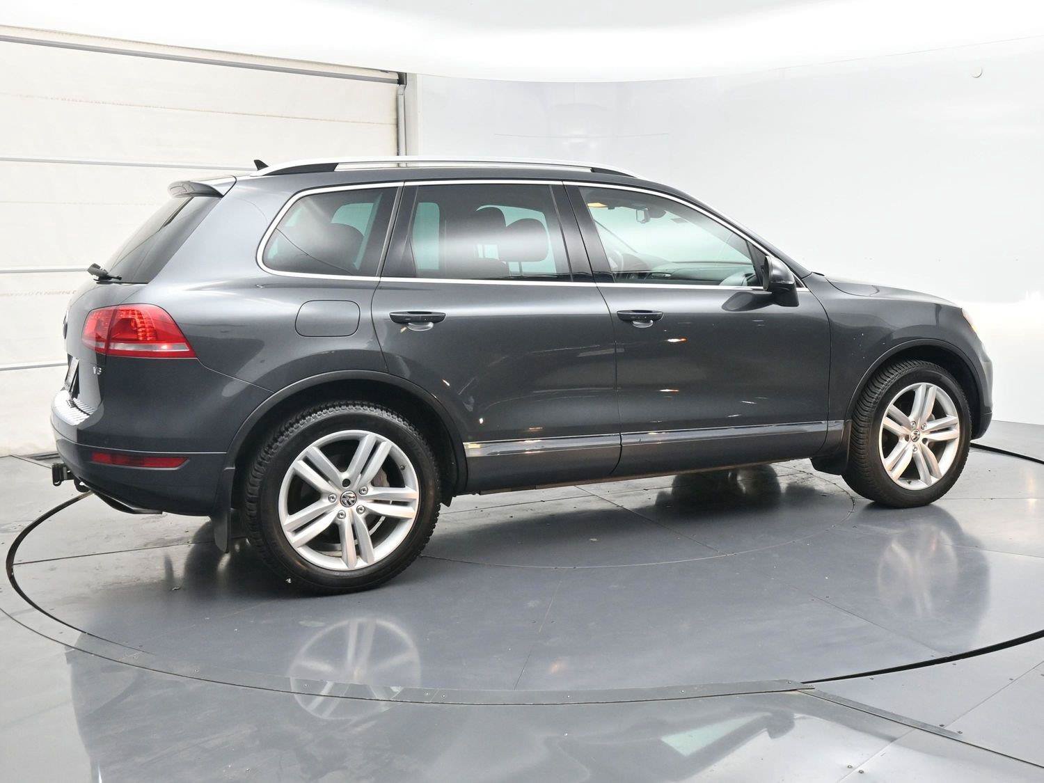 Used 2014 Volkswagen Touareg Executive AWD/4WD image 26