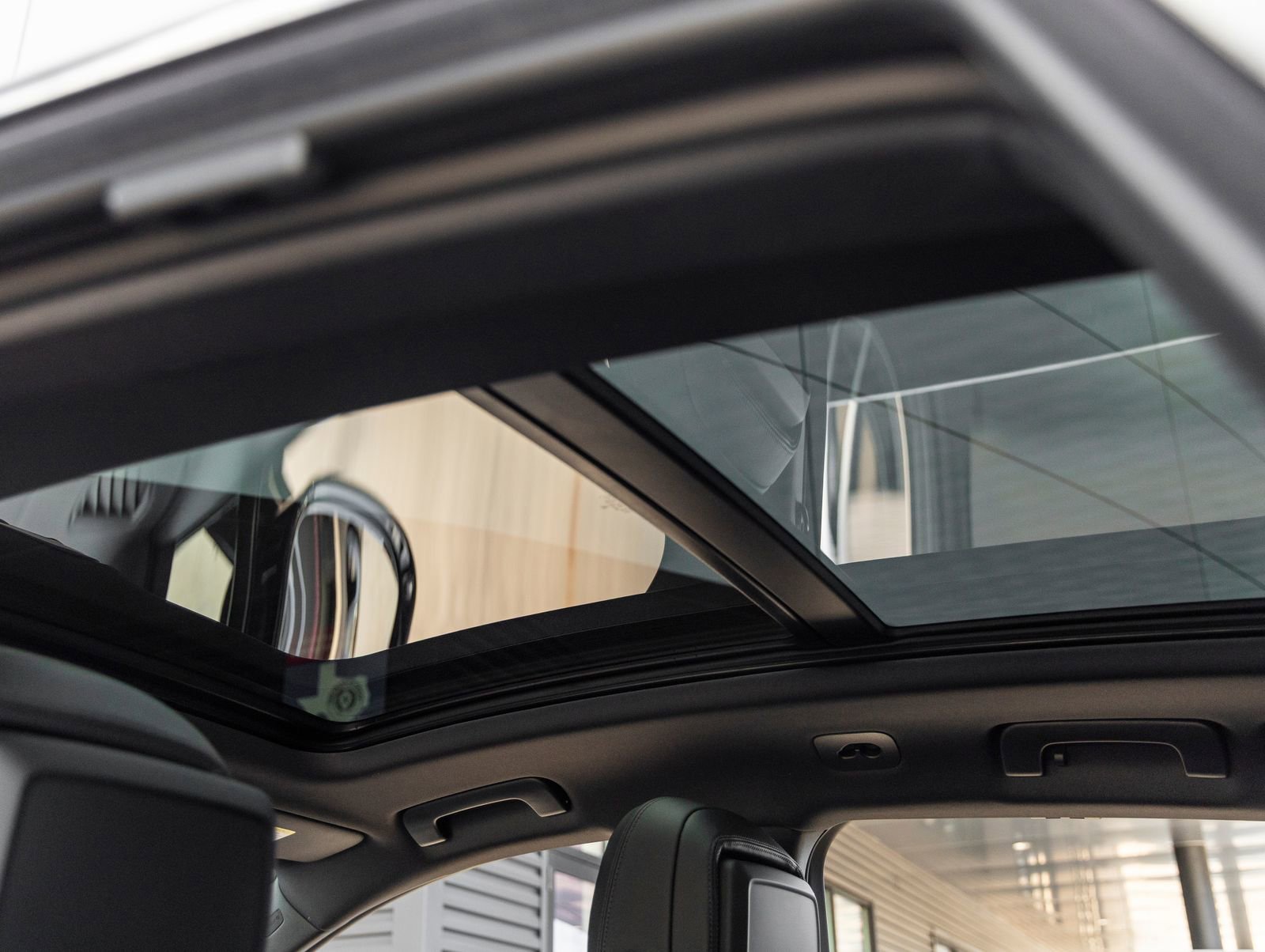 Certified 2026 Porsche Macan AWD/4WD image 26