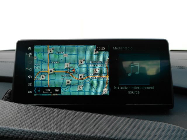 Used 2019 BMW i8 Roadster AWD/4WD image 13