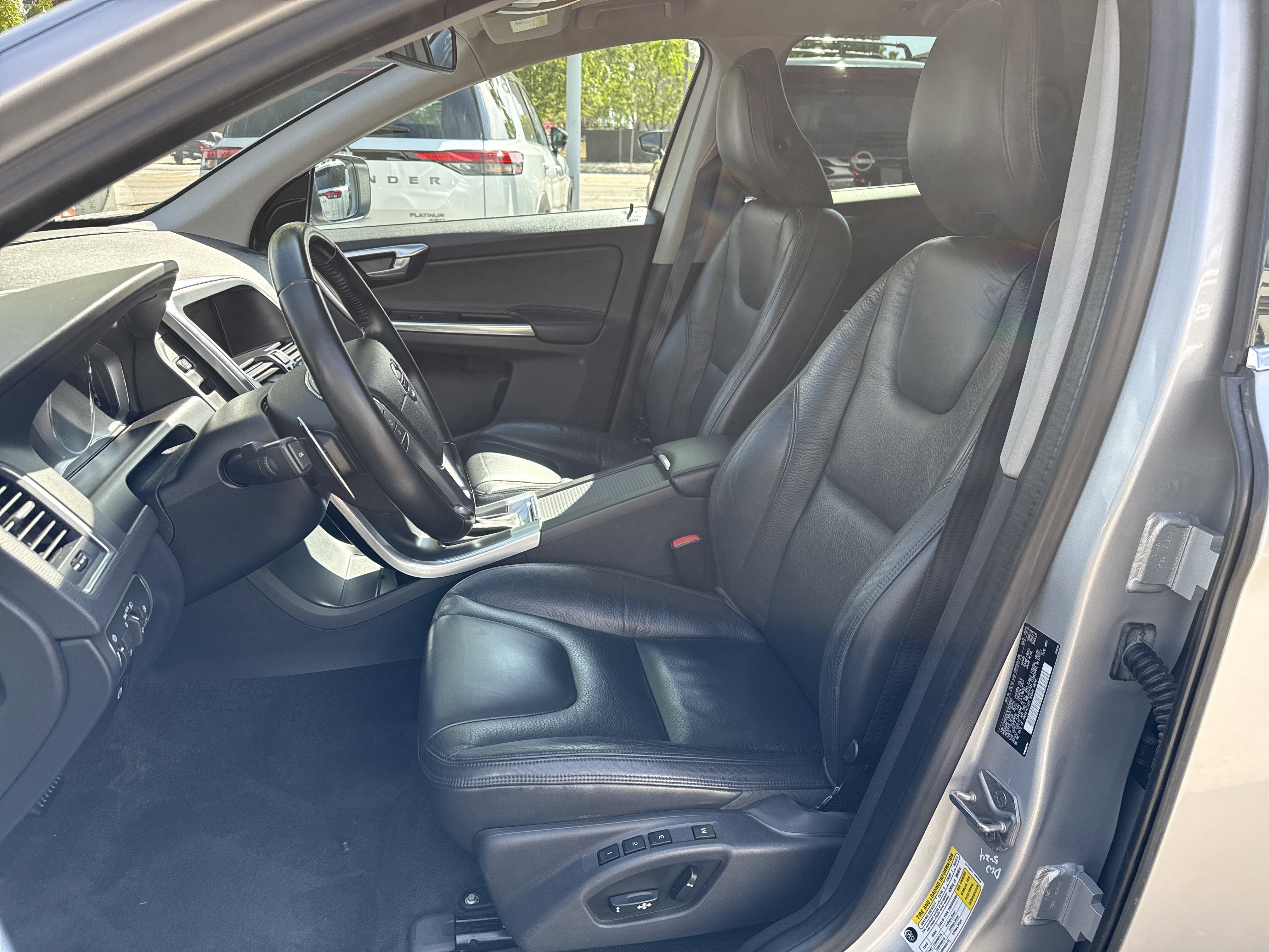 Used 2014 Volvo XC60 T6 AWD/4WD image 18