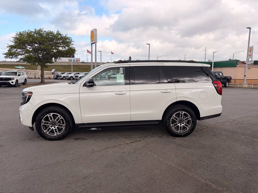 New 2026 Ford Expedition Active RWD image 4