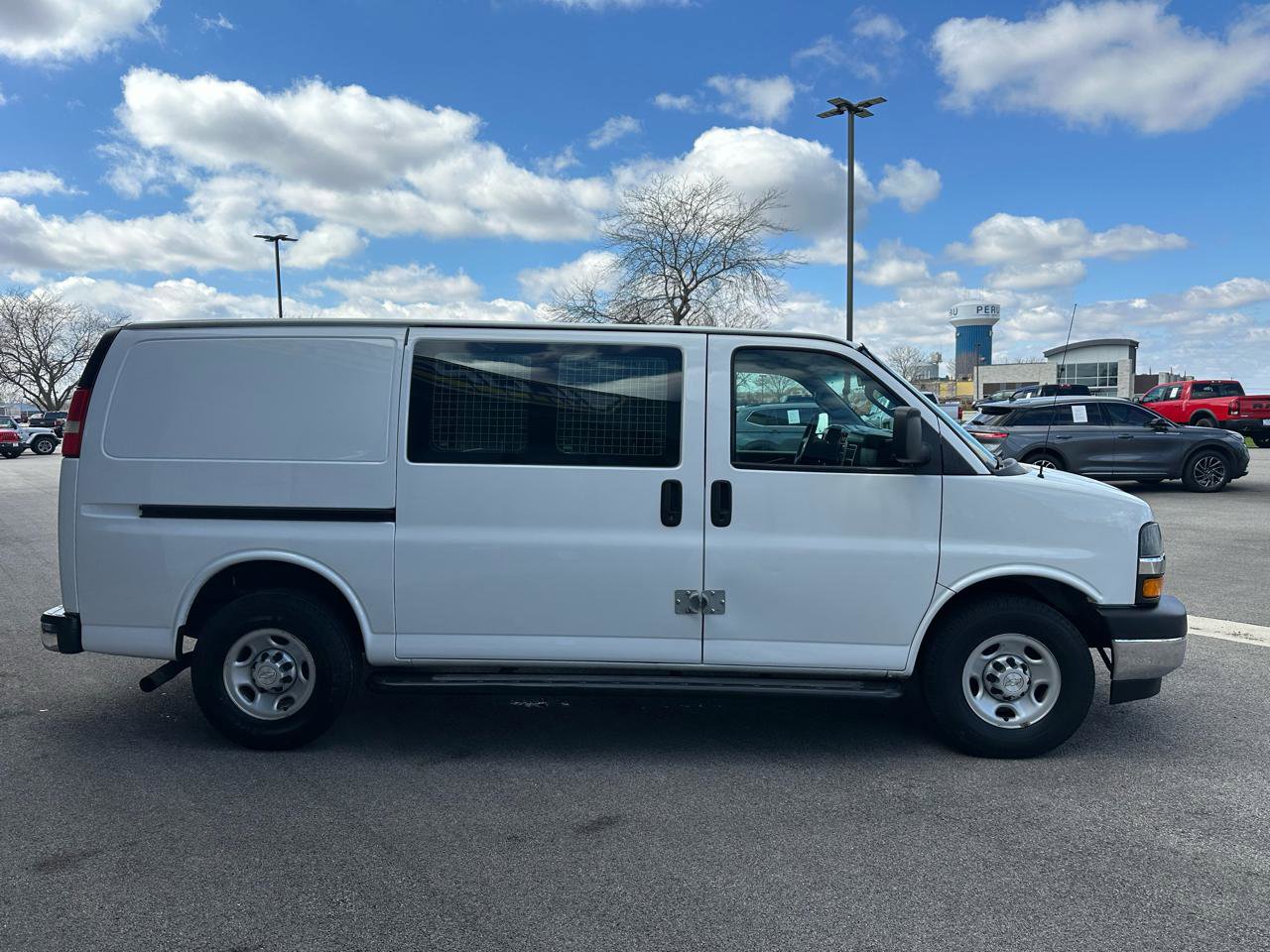 Used 2018 Chevrolet Express 2500 w/ Driver Convenience Package image 8