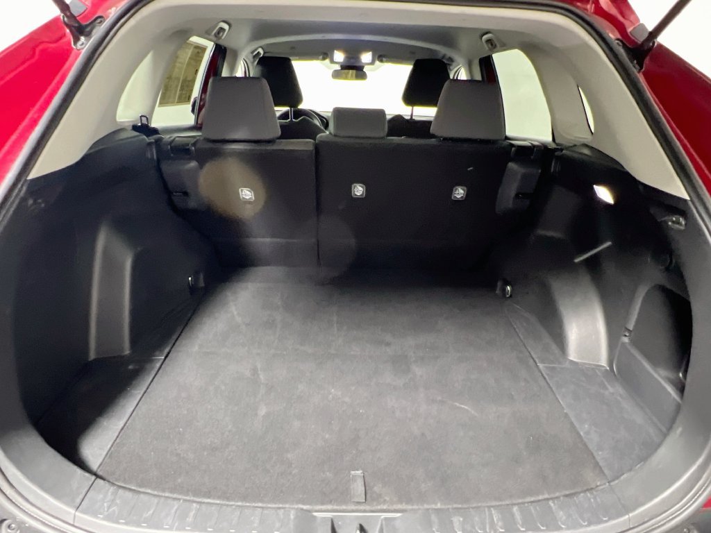 Used 2025 Toyota RAV4 XLE FWD image 31