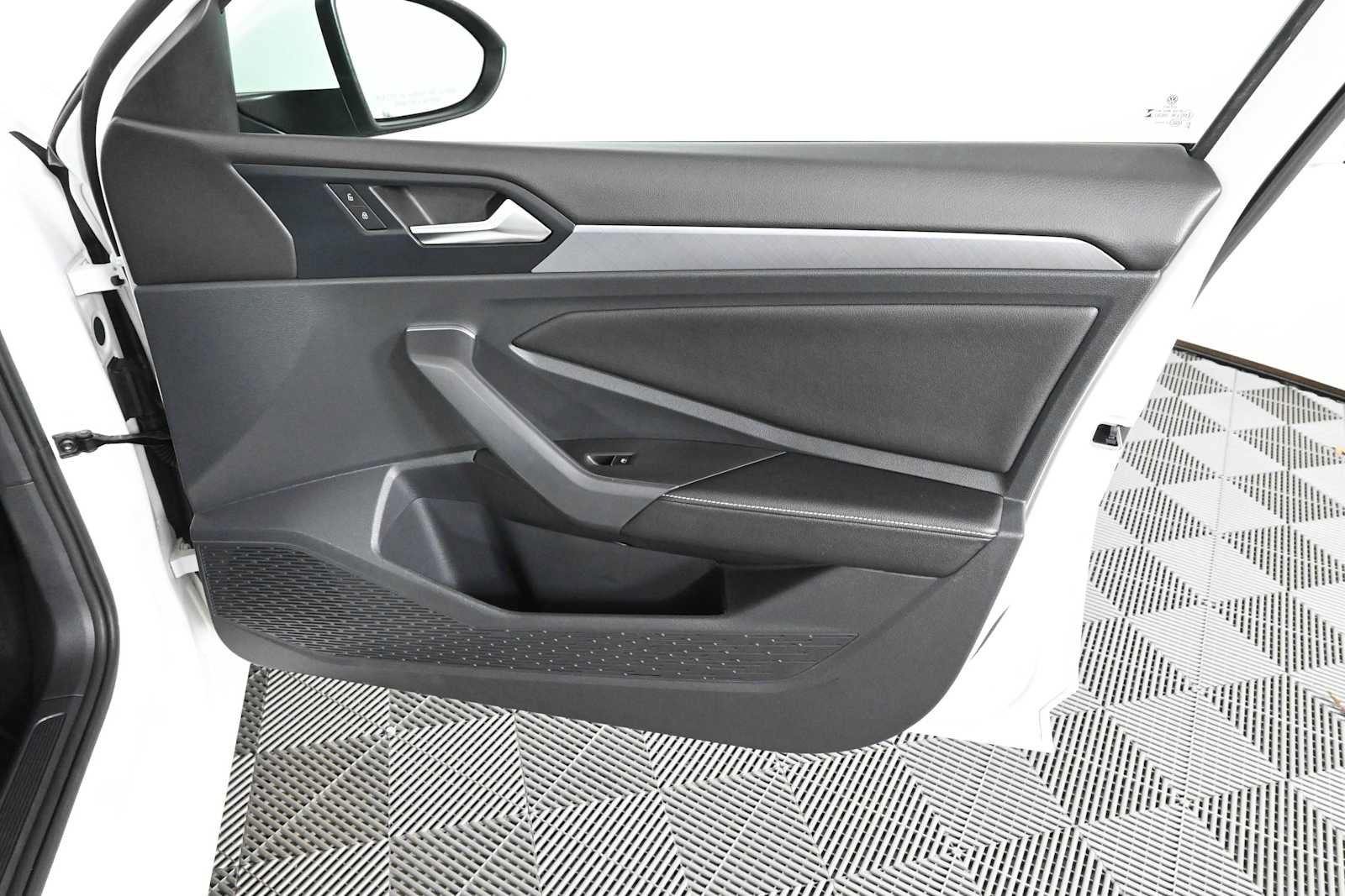 Certified 2023 Volkswagen Jetta SE w/ Panoramic Sunroof Package FWD image 10