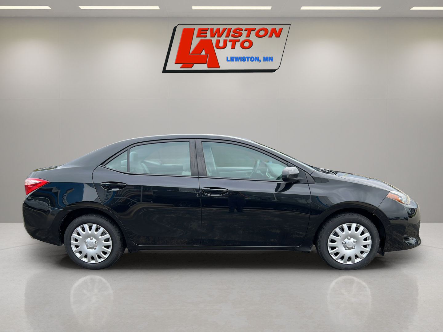 Used 2017 Toyota Corolla LE w/ Carpet Mat Package (TMS) FWD image 13