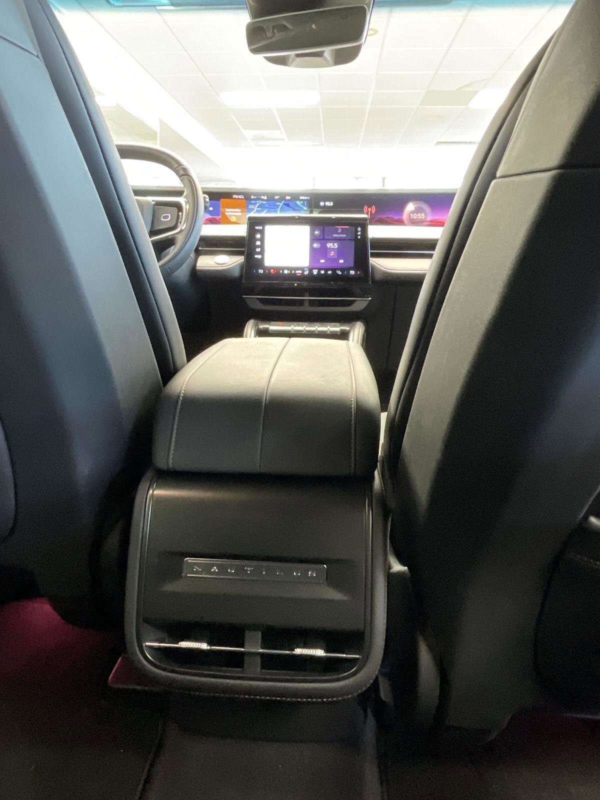 New 2024 Lincoln Nautilus Reserve w/ Jet Appearance Package (87T) image 19