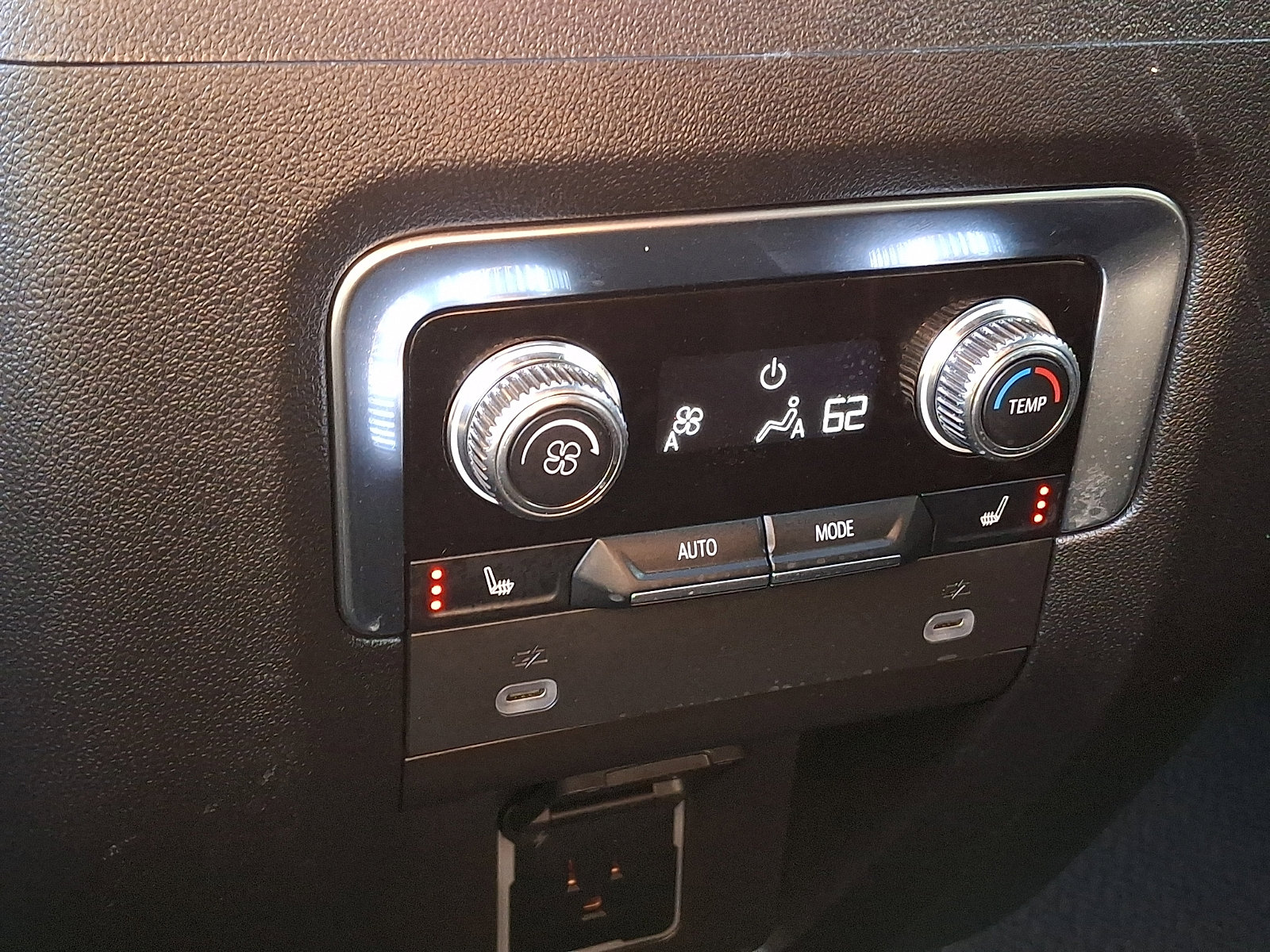 Used 2023 GMC Yukon XL Denali AWD/4WD image 12
