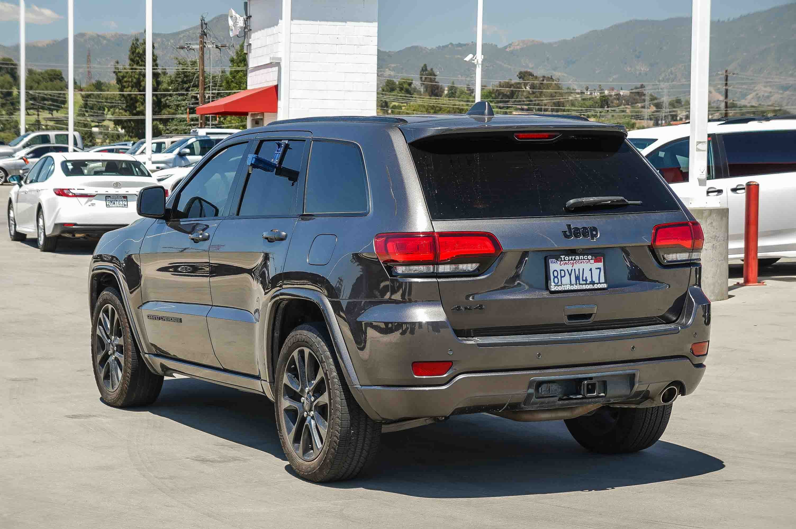 Used 2020 Jeep Grand Cherokee Altitude AWD/4WD image 5