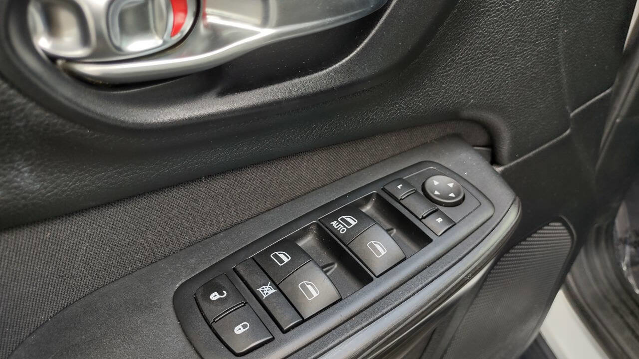 Used 2017 Jeep Cherokee Sport image 11