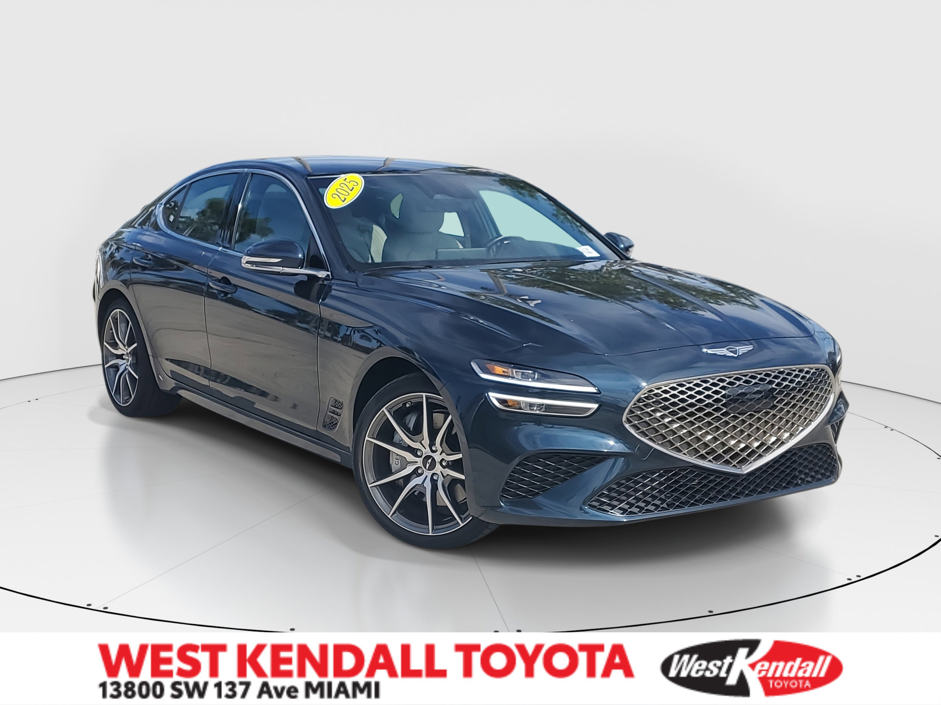 Used 2025 Genesis G70 2.5T image 1