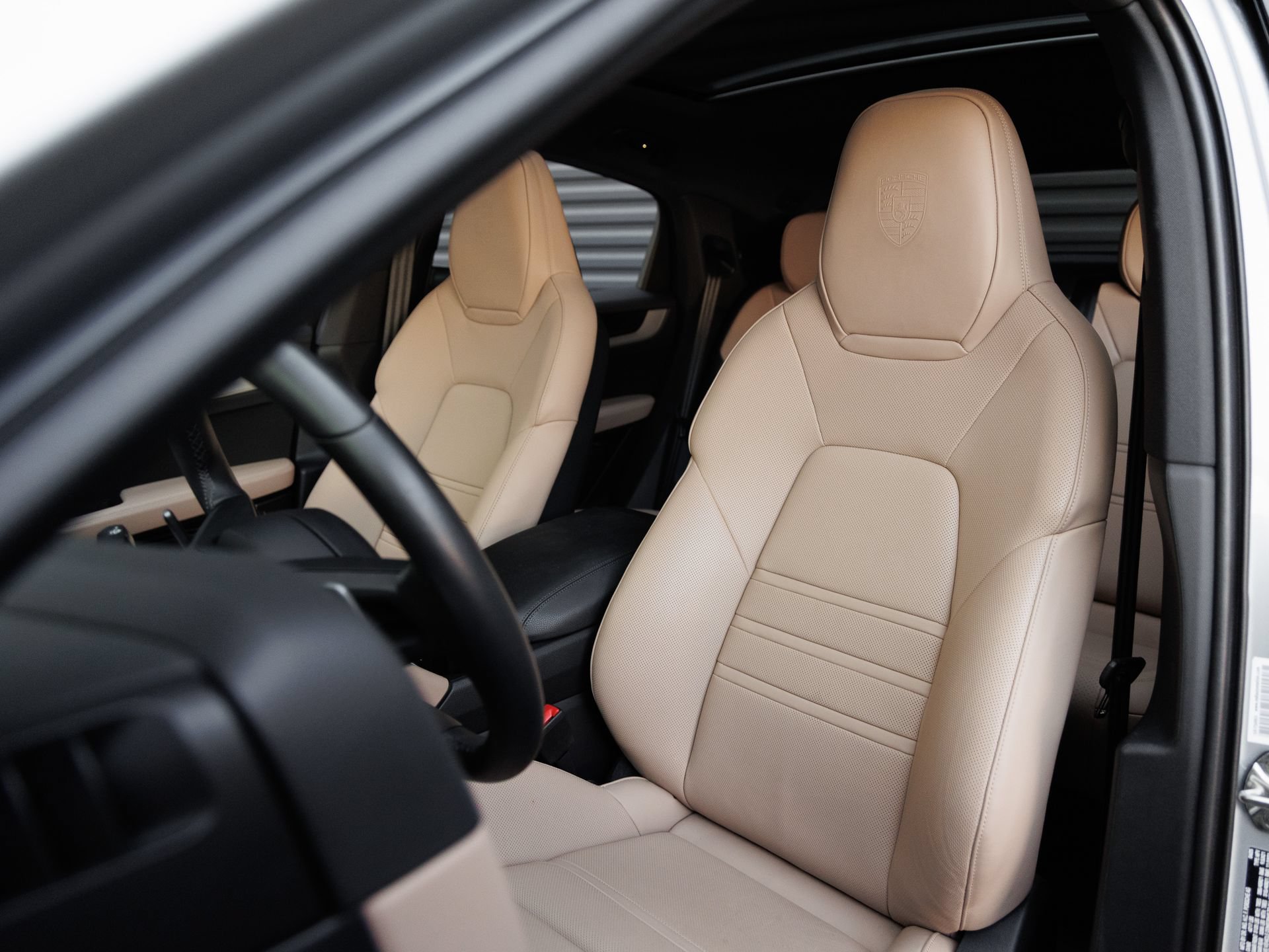 Certified 2025 Porsche Cayenne Coupe AWD/4WD image 5