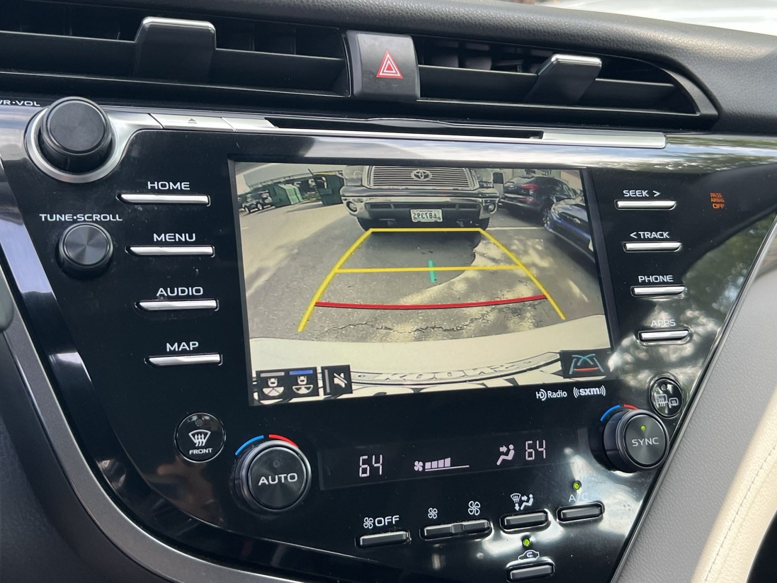 Used 2020 Toyota Camry XLE FWD image 17