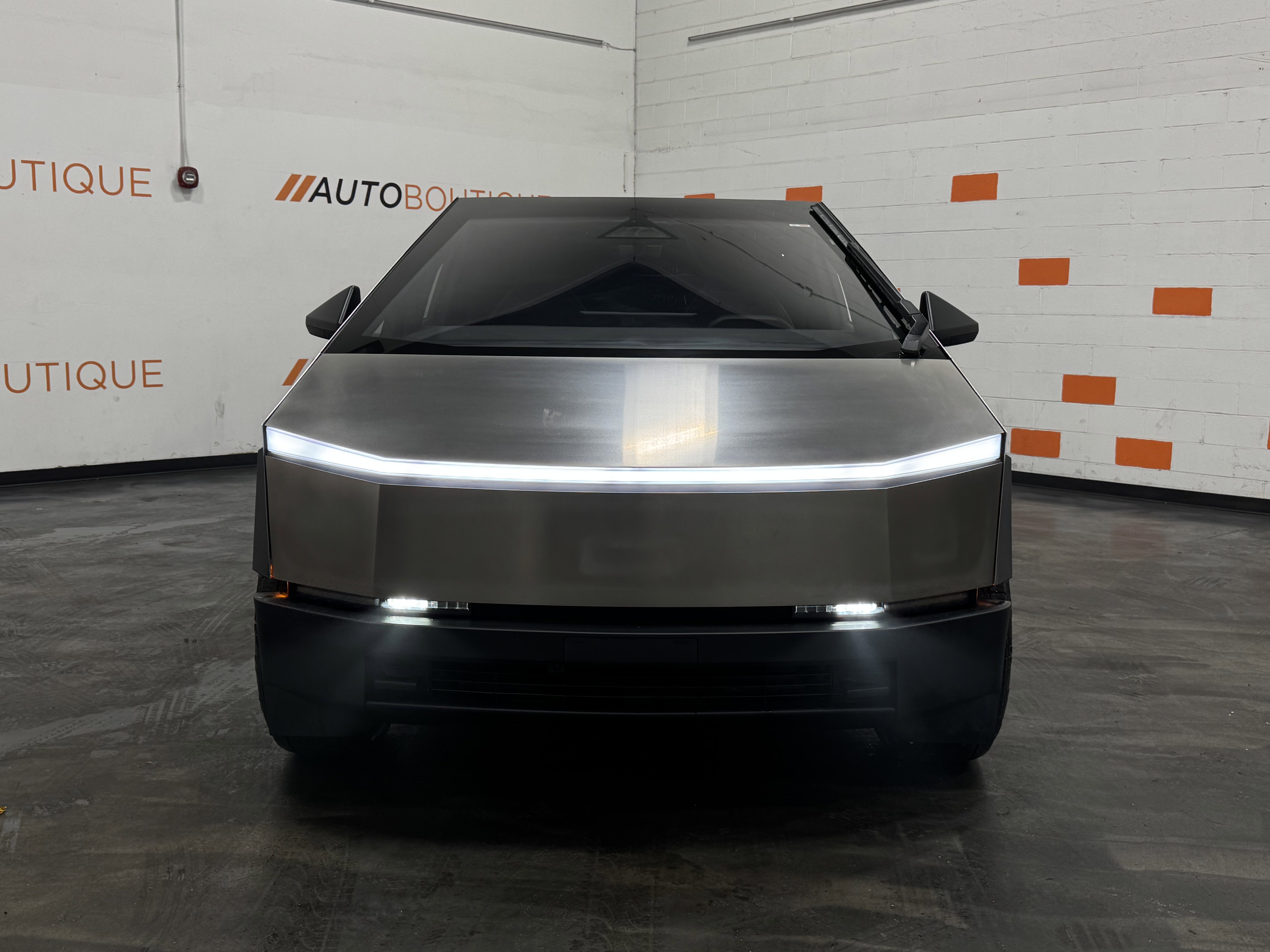 Used 2025 Tesla Cybertruck AWD Crew Cab image 6