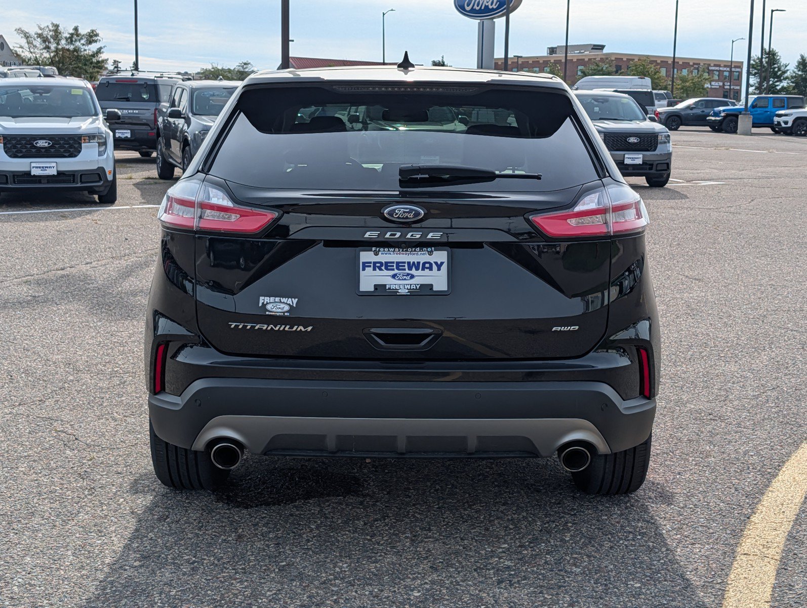 Used 2023 Ford Edge Titanium AWD/4WD image 4