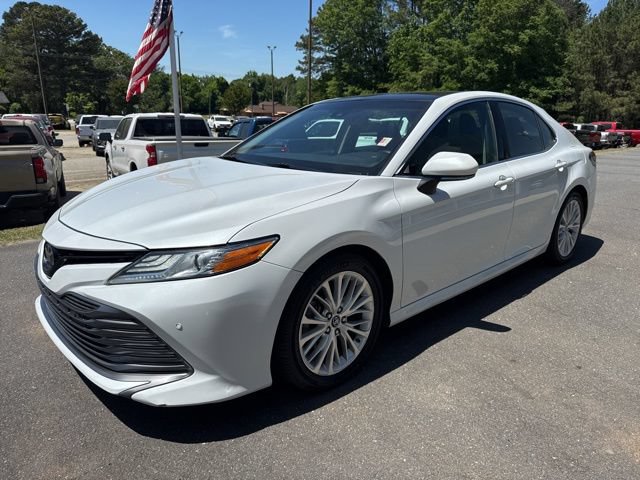 Used 2018 Toyota Camry XLE FWD image 3