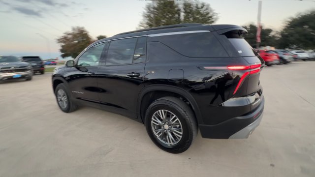 Used 2026 Chevrolet Traverse LT w/ Driver Confidence Package FWD image 6