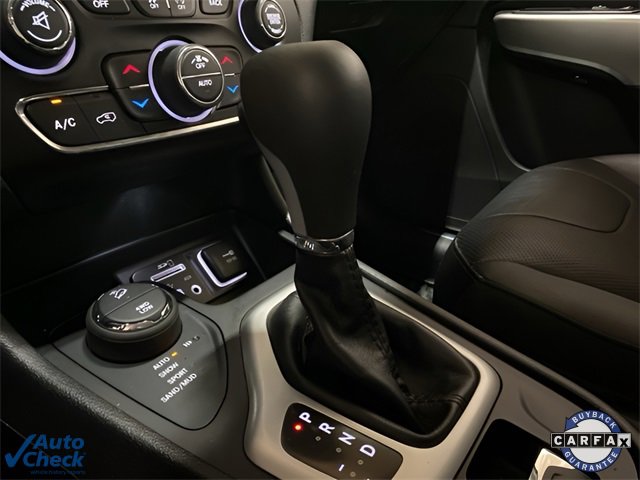 Used 2017 Jeep Cherokee Overland w/ Technology Group image 50