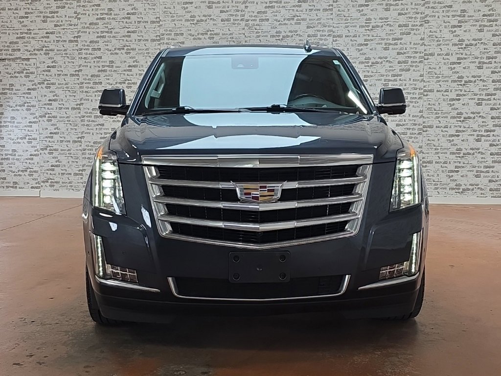 Used 2020 Cadillac Escalade Luxury image 2