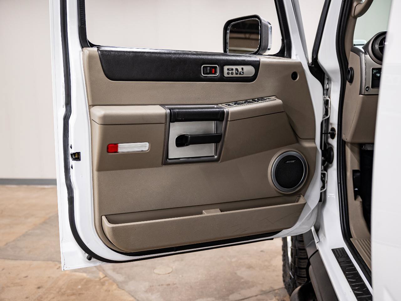 Used 2003 HUMMER H2 w/ Preferred Equipment Group image 36