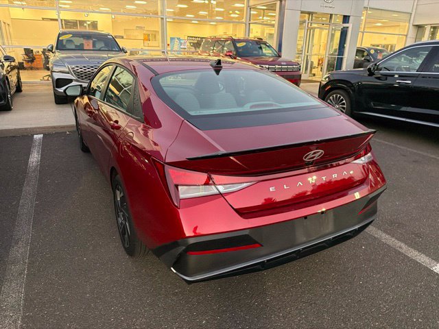 Used 2025 Hyundai Elantra Sport FWD image 10