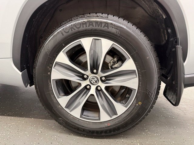 Used 2025 Toyota Highlander XLE AWD/4WD image 20