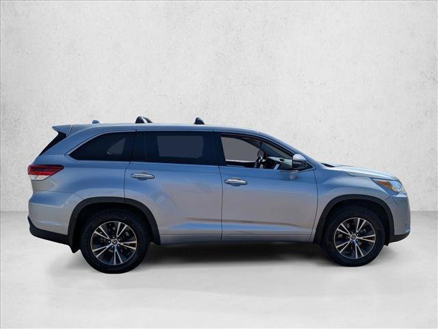Used 2018 Toyota Highlander Plus AWD/4WD image 4