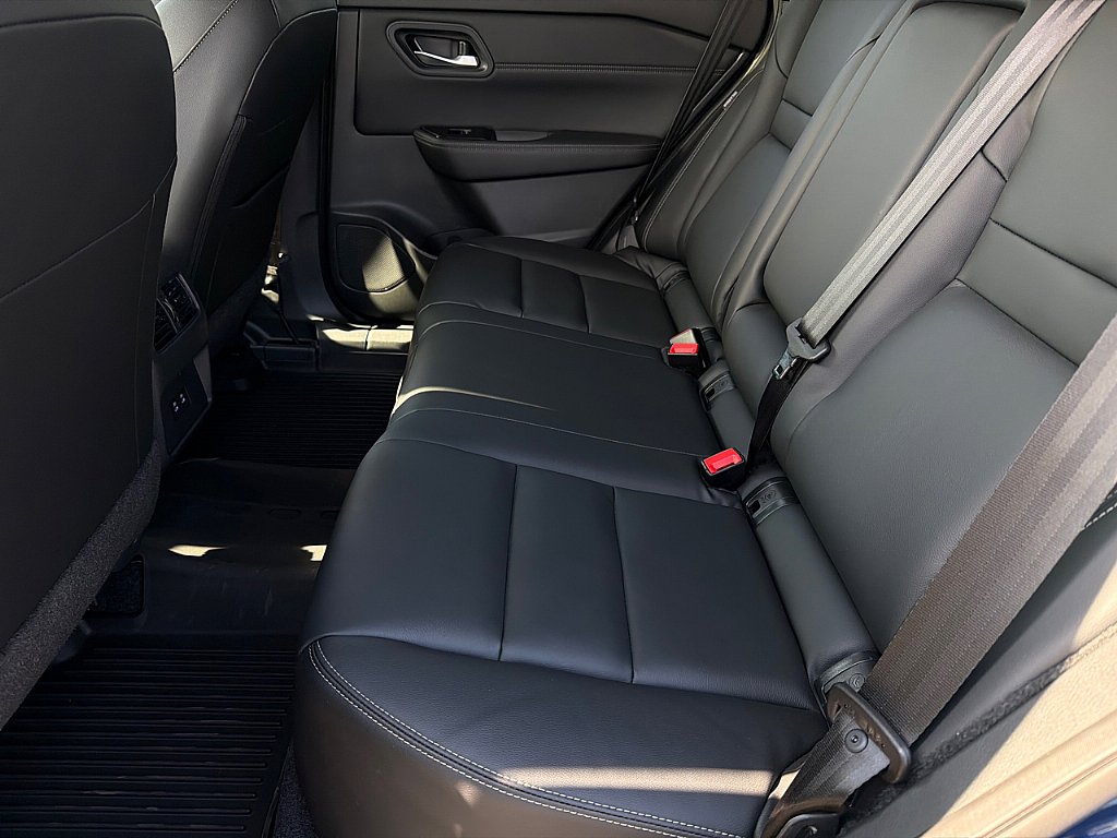 Used 2025 Nissan Rogue SL image 9