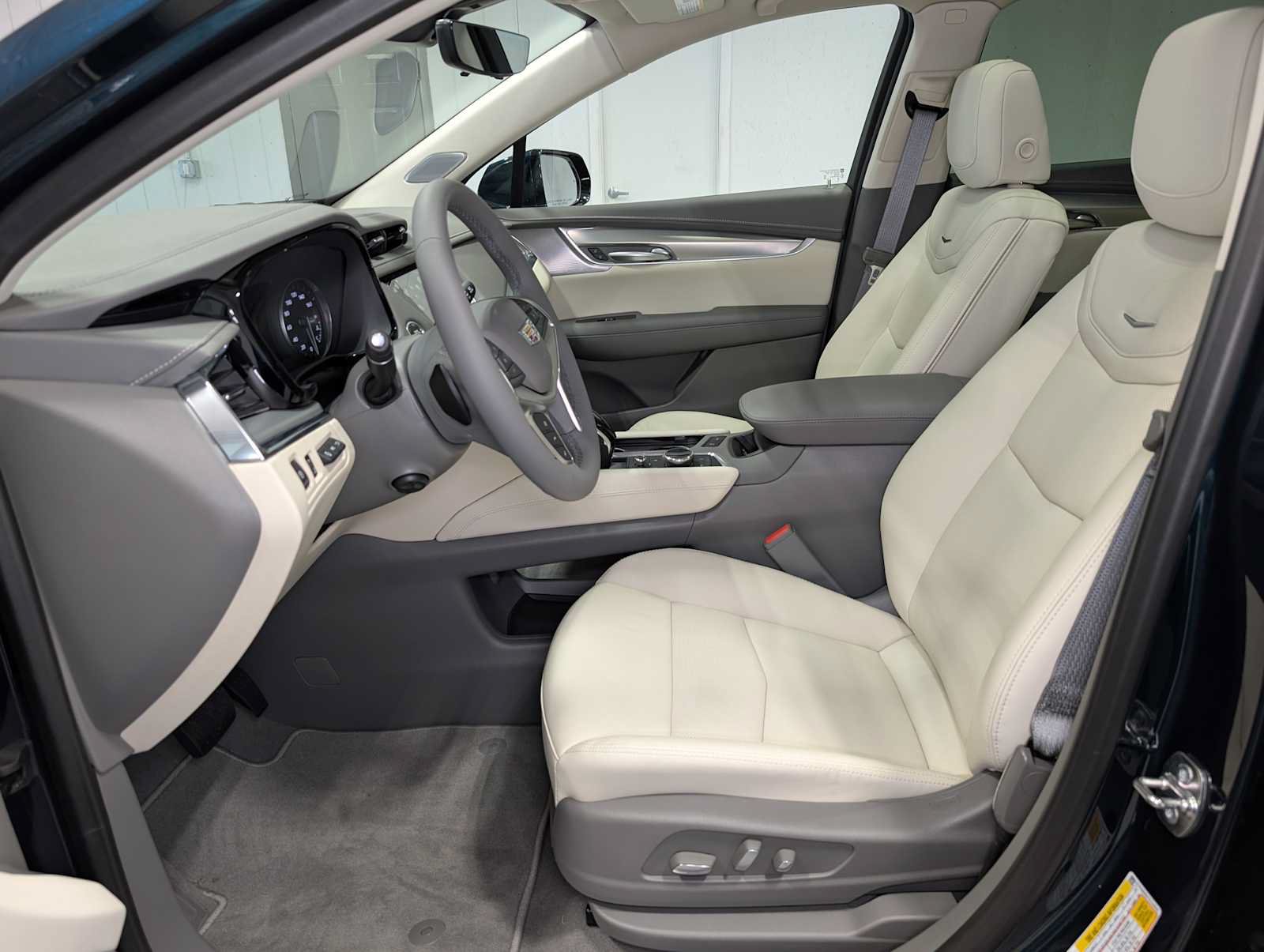 New 2026 Cadillac XT5 Premium Luxury w/ Driver Assist Package AWD/4WD image 5