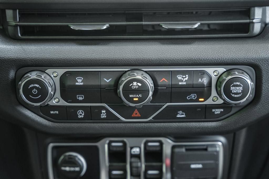 New 2025 Jeep Gladiator Sport AWD/4WD image 24