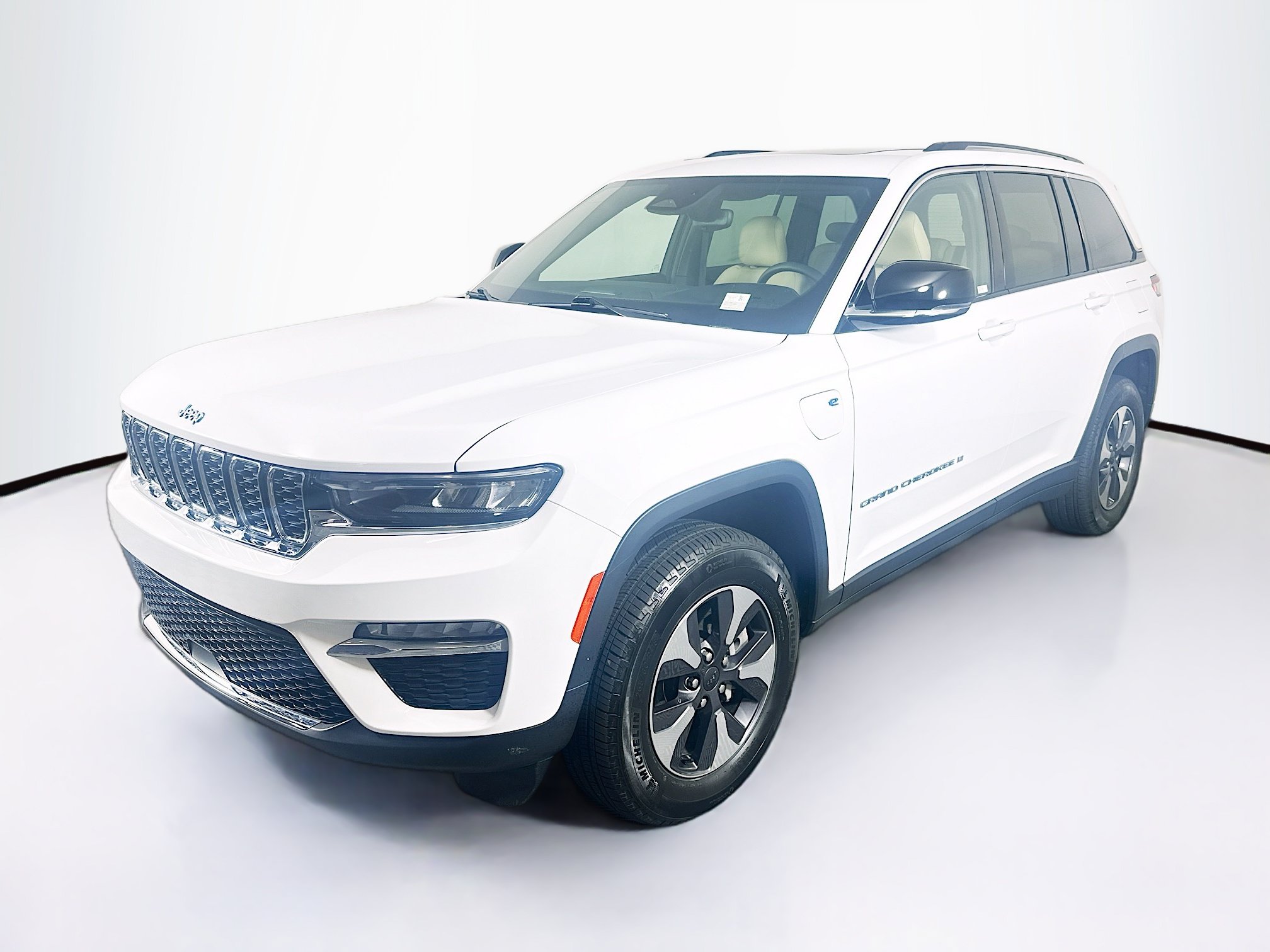 Used 2022 Jeep Grand Cherokee Limited 4xe AWD/4WD image 3