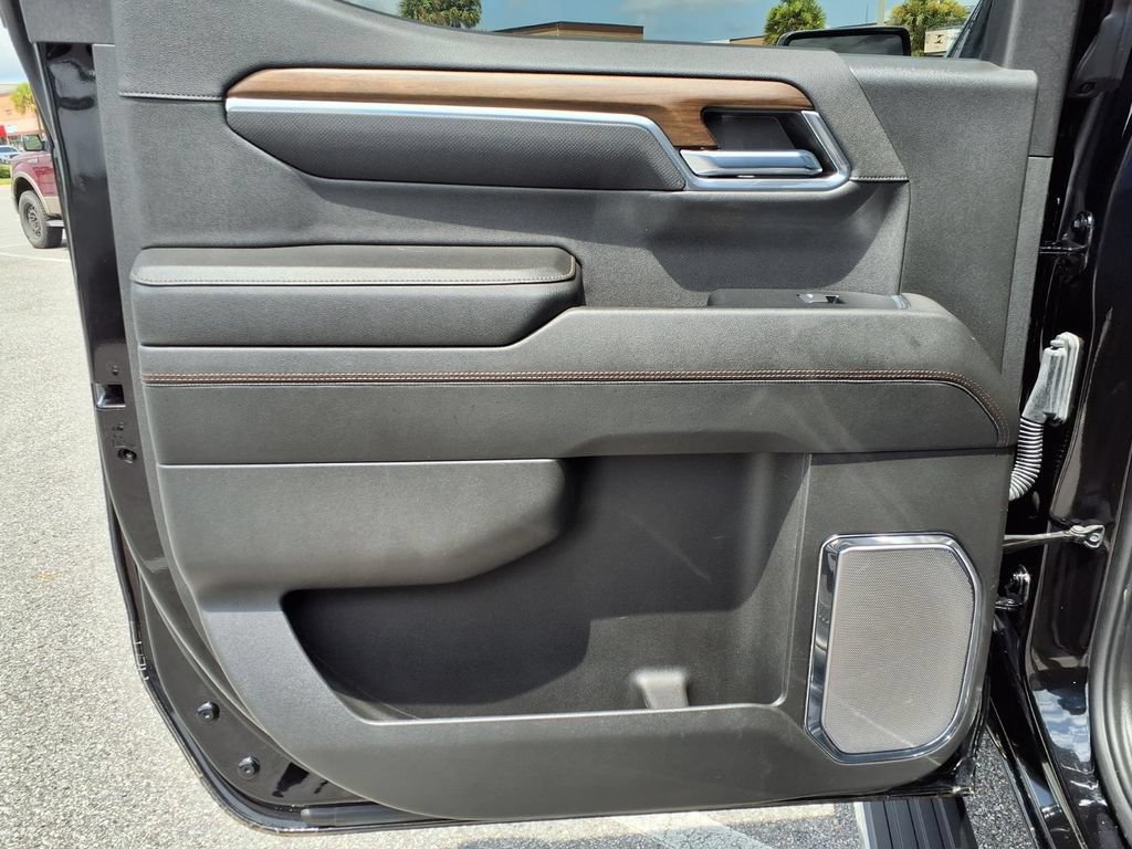 Used 2024 Chevrolet Silverado 1500 High Country w/ Technology Package AWD/4WD image 22