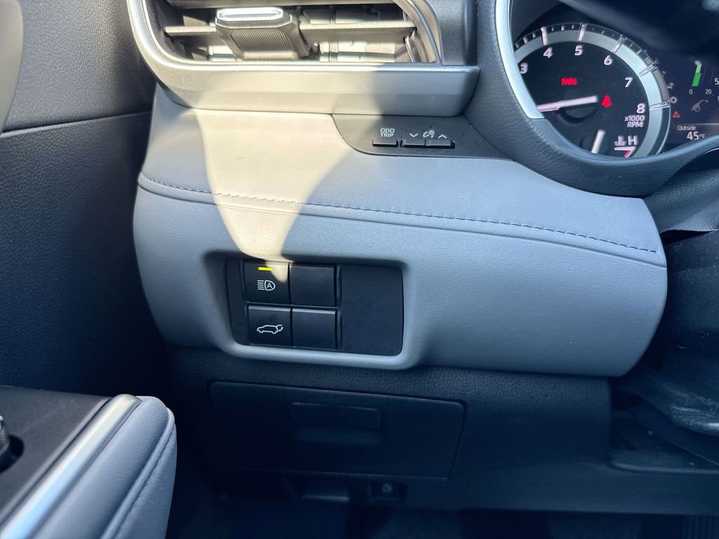 Used 2020 Toyota Highlander XLE image 19