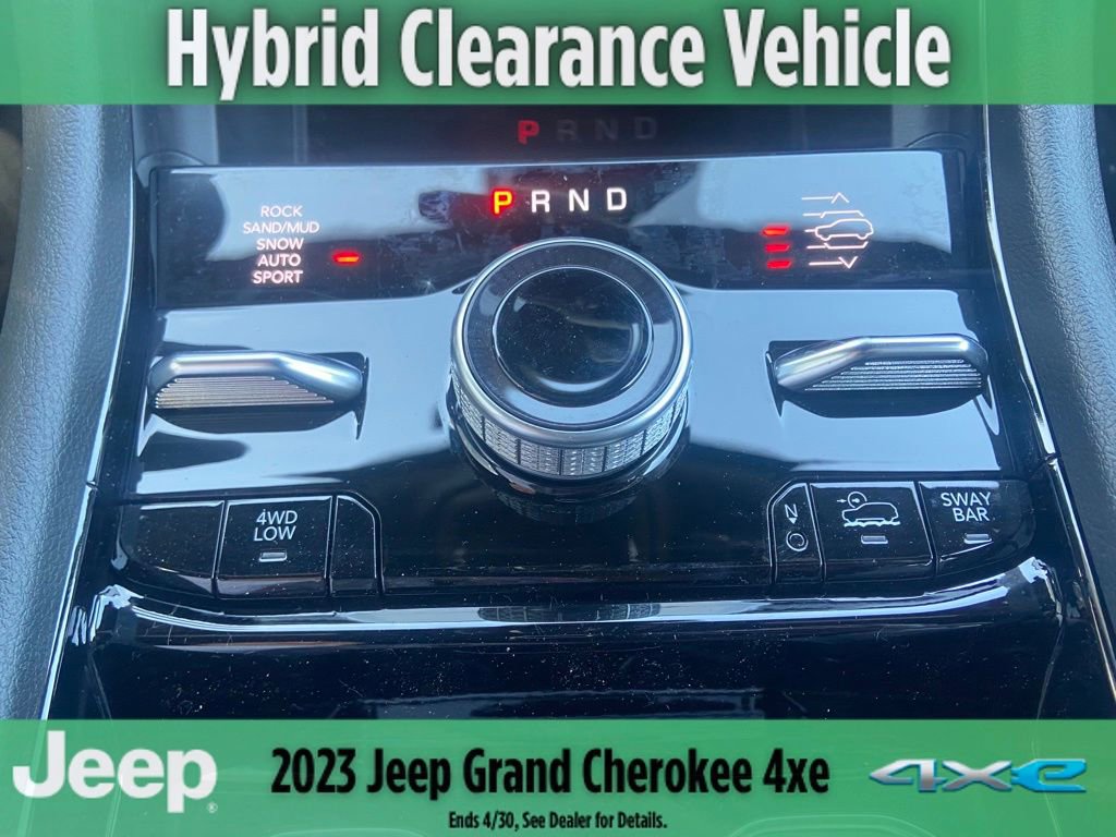 New 2023 Jeep Grand Cherokee Trailhawk w/ Luxury Tech Group III image 37